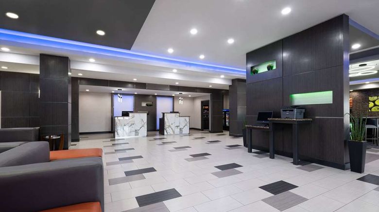 <b>La Quinta Inn & Suites Muskogee Lobby</b>. Images powered by <a href="https://iceportal.shijigroup.com/" title="IcePortal" target="_blank">IcePortal</a>.