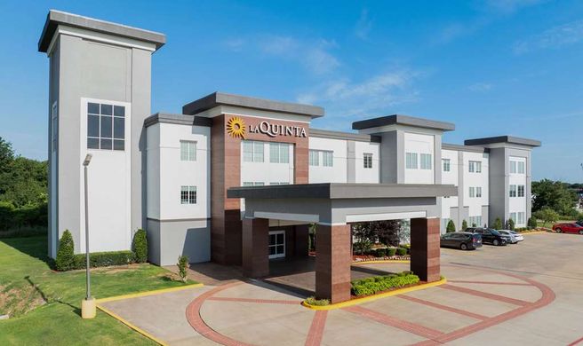 La Quinta Inn & Suites Muskogee Exterior