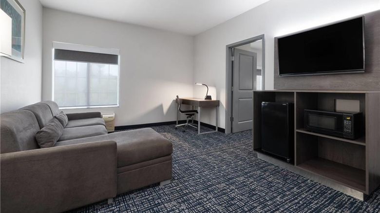 <b>La Quinta Inn & Suites Muskogee Room</b>. Images powered by <a href="https://iceportal.shijigroup.com/" title="IcePortal" target="_blank">IcePortal</a>.