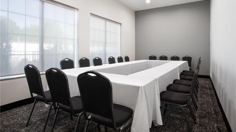 <b>La Quinta Inn & Suites Muskogee Meeting</b>. Images powered by <a href="https://iceportal.shijigroup.com/" title="IcePortal" target="_blank">IcePortal</a>.