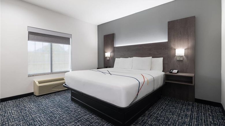 <b>La Quinta Inn & Suites Muskogee Room</b>. Images powered by <a href="https://iceportal.shijigroup.com/" title="IcePortal" target="_blank">IcePortal</a>.