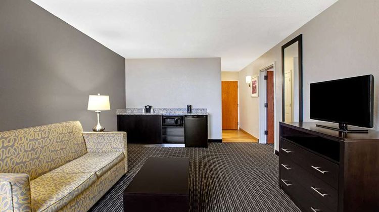 La Quinta Inn at Detroit Metro Airport Suite