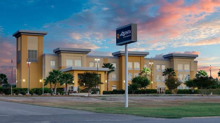 La Quinta Inn & Suites Jourdanton Exterior