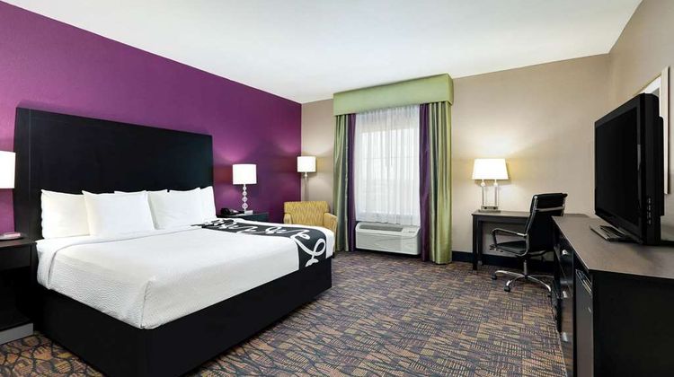 La Quinta Inn & Suites Jourdanton Room