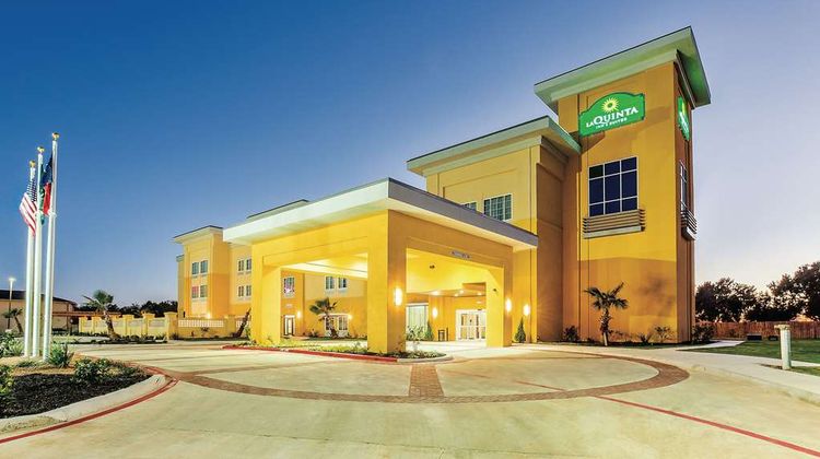 La Quinta Inn & Suites Cotulla Exterior