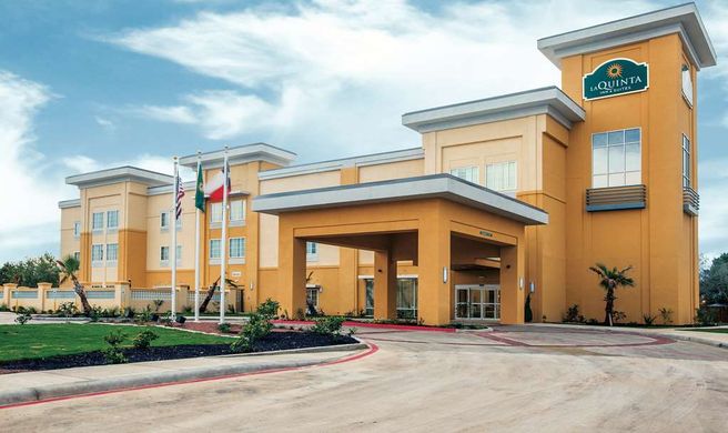 La Quinta Inn & Suites Cotulla Exterior