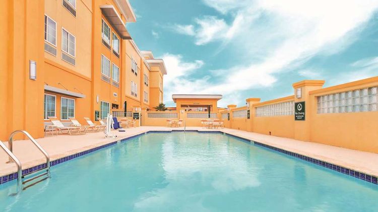 La Quinta Inn & Suites Cotulla Pool
