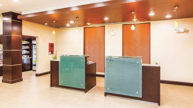La Quinta Inn & Suites Cotulla Lobby