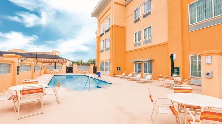 La Quinta Inn & Suites Cotulla Pool