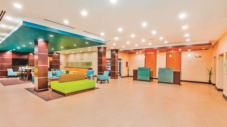 La Quinta Inn & Suites Cotulla Lobby