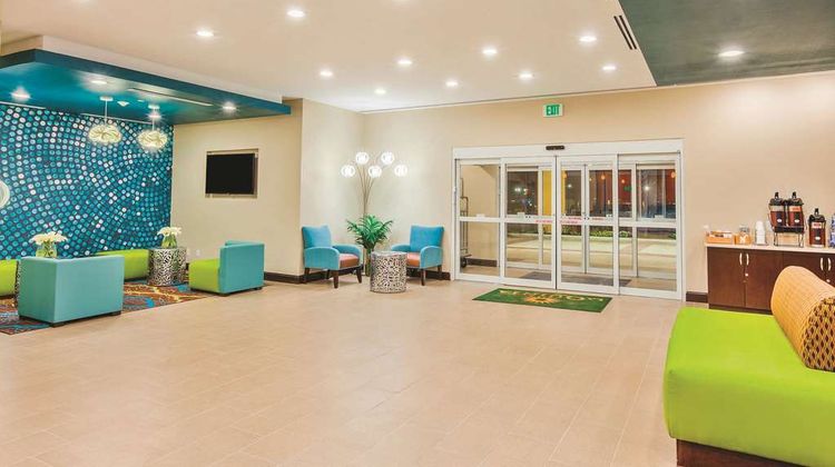 La Quinta Inn & Suites Cotulla Lobby