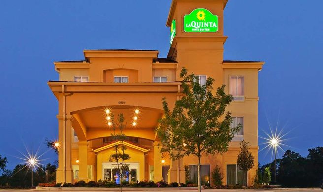 La Quinta Inn & Suites Marshall Exterior