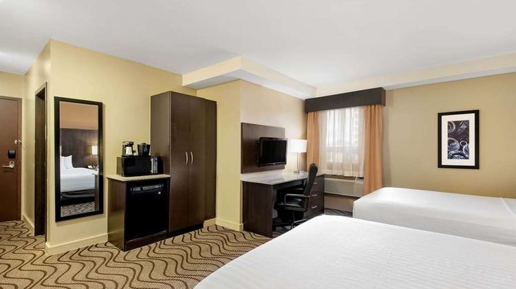 La Quinta Inn & Suites Oshawa Suite