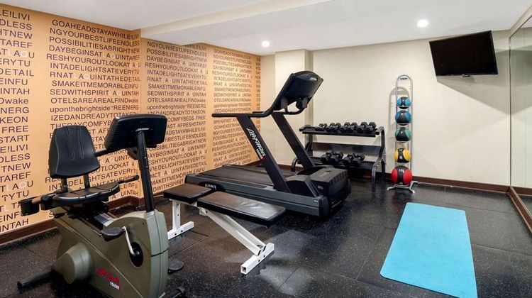 La Quinta Inn & Suites Oshawa Health