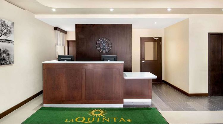 La Quinta Inn & Suites Oshawa Lobby