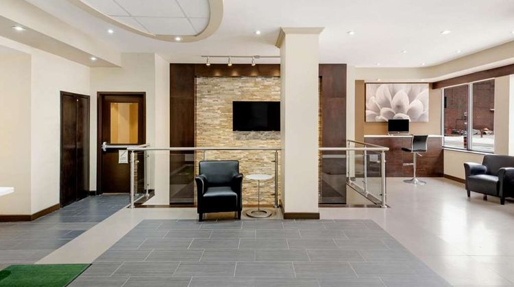 La Quinta Inn & Suites Oshawa Lobby