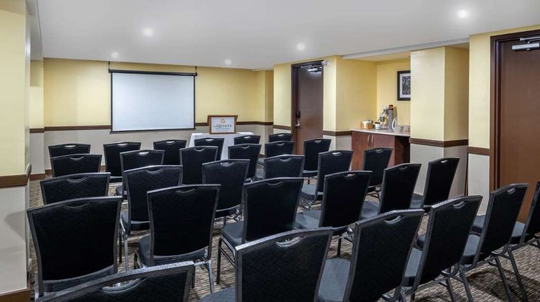 <b>La Quinta Inn & Suites Oshawa Meeting</b>. Images powered by <a href="https://iceportal.shijigroup.com/" title="IcePortal" target="_blank">IcePortal</a>.