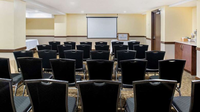 <b>La Quinta Inn & Suites Oshawa Meeting</b>. Images powered by <a href="https://iceportal.shijigroup.com/" title="IcePortal" target="_blank">IcePortal</a>.