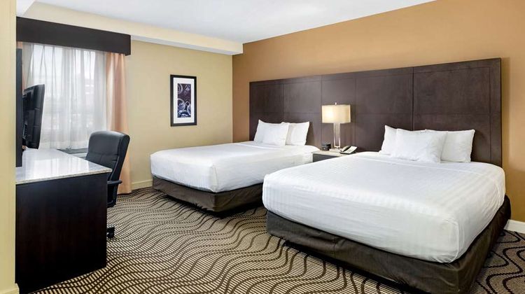 La Quinta Inn & Suites Oshawa Suite