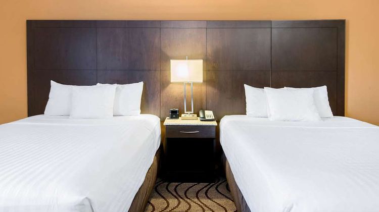 La Quinta Inn & Suites Oshawa Suite
