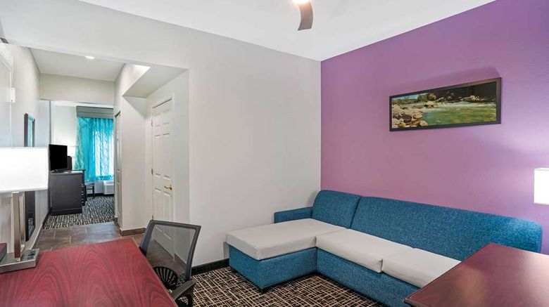 <b>La Quinta Inn & Suites Cookeville Room</b>. Images powered by <a href="https://iceportal.shijigroup.com/" title="IcePortal" target="_blank">IcePortal</a>.