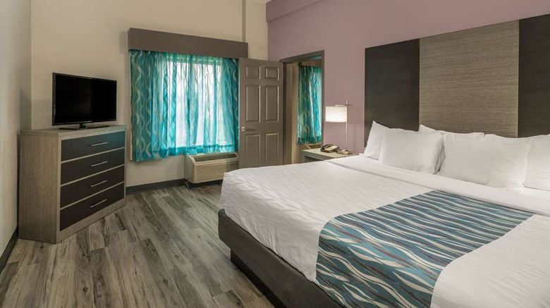 <b>La Quinta Inn & Suites Clarksville Suite</b>. Images powered by <a href="https://iceportal.shijigroup.com/" title="IcePortal" target="_blank">IcePortal</a>.