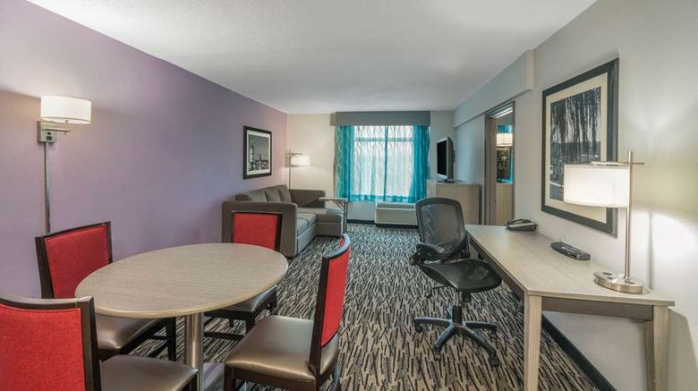 <b>La Quinta Inn & Suites Clarksville Suite</b>. Images powered by <a href="https://iceportal.shijigroup.com/" title="IcePortal" target="_blank">IcePortal</a>.