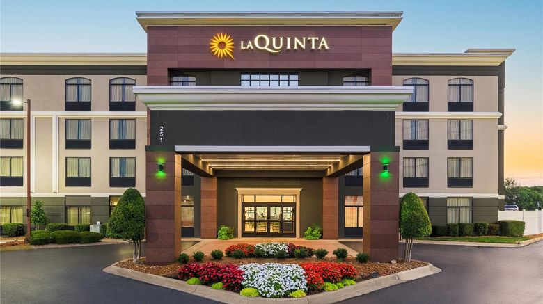 La Quinta Inn  and  Suites Clarksville Exterior. Images powered by <a href="https://iceportal.shijigroup.com" target="_blank" rel="noopener">Ice Portal</a>.