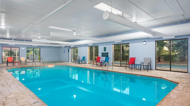 <b>La Quinta Inn & Suites Clarksville Pool</b>. Images powered by <a href="https://iceportal.shijigroup.com/" title="IcePortal" target="_blank">IcePortal</a>.