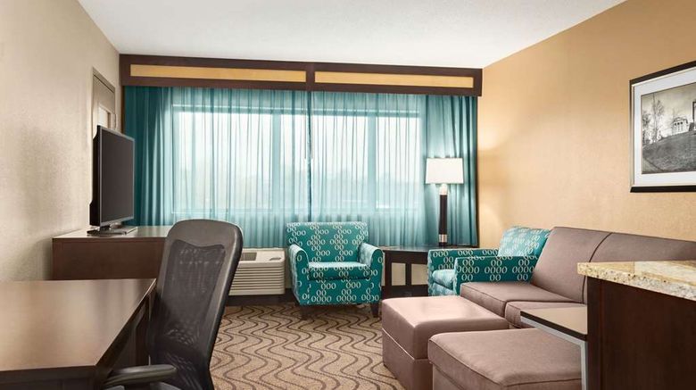 <b>La Quinta Inn & Suites Richmond Suite</b>. Images powered by <a href="https://iceportal.shijigroup.com/" title="IcePortal" target="_blank">IcePortal</a>.