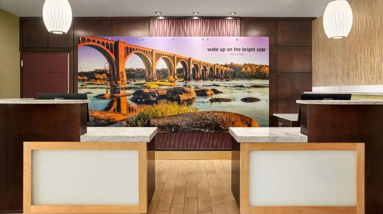 La Quinta Inn & Suites Richmond Lobby