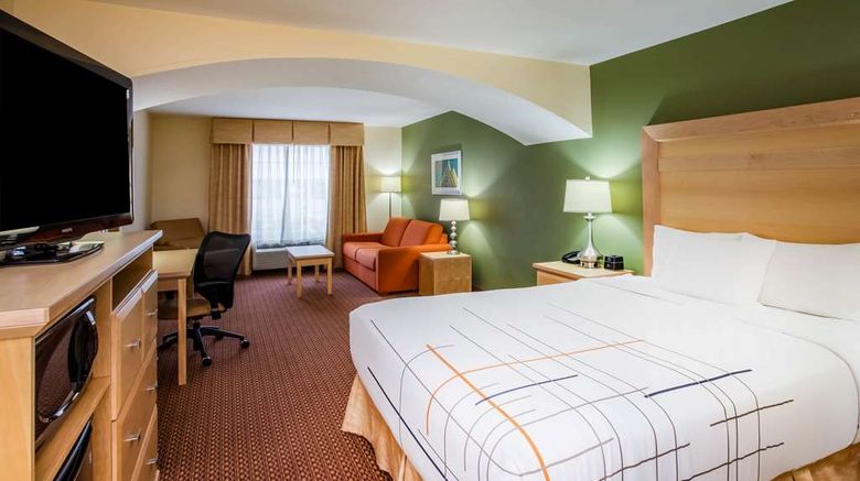 <b>La Quinta Inn & Suites Rochester Suite</b>. Images powered by <a href="https://iceportal.shijigroup.com/" title="IcePortal" target="_blank">IcePortal</a>.