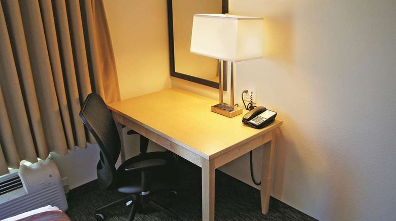 <b>La Quinta Inn & Suites Grand Forks Room</b>. Images powered by <a href="https://iceportal.shijigroup.com/" title="IcePortal" target="_blank">IcePortal</a>.