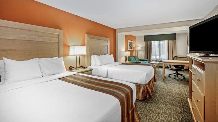 La Quinta Inn & Suites Grand Forks Suite