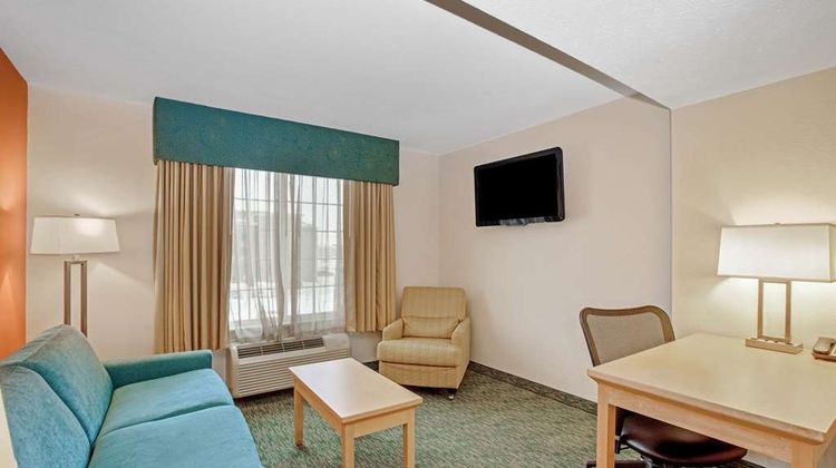 La Quinta Inn & Suites Grand Forks Suite