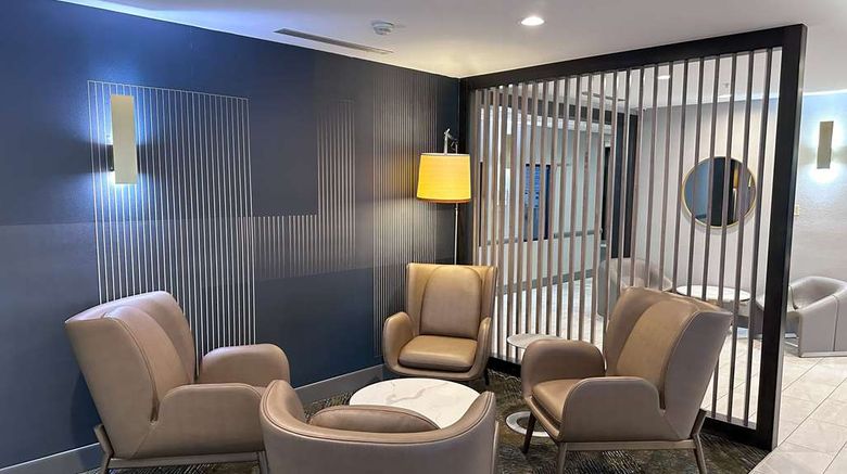 <b>La Quinta Inn & Suites South Bend Lobby</b>. Images powered by <a href="https://iceportal.shijigroup.com/" title="IcePortal" target="_blank">IcePortal</a>.