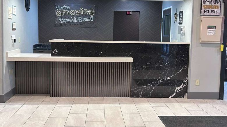 <b>La Quinta Inn & Suites South Bend Lobby</b>. Images powered by <a href="https://iceportal.shijigroup.com/" title="IcePortal" target="_blank">IcePortal</a>.