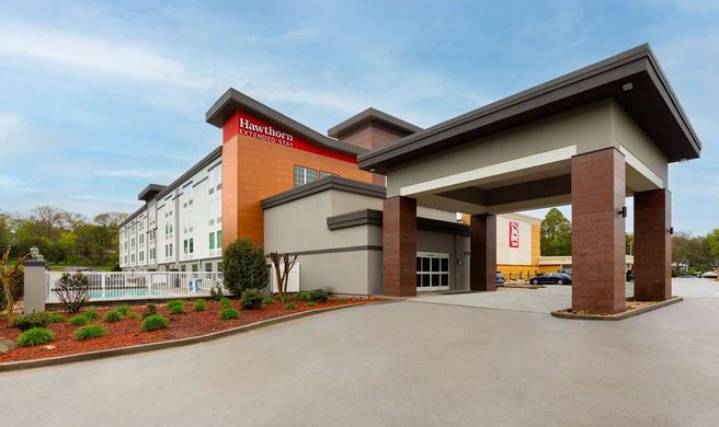 La Quinta Inn & Suites Papermill Exterior