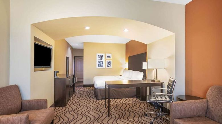 <b>La Quinta Inn & Suites Beeville Suite</b>. Images powered by <a href="https://iceportal.shijigroup.com/" title="IcePortal" target="_blank">IcePortal</a>.