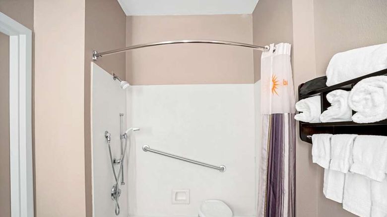 <b>La Quinta Inn & Suites Lebanon Room</b>. Images powered by <a href="https://iceportal.shijigroup.com/" title="IcePortal" target="_blank">IcePortal</a>.
