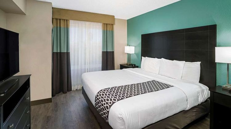 La Quinta Inn & Suites Lebanon Suite