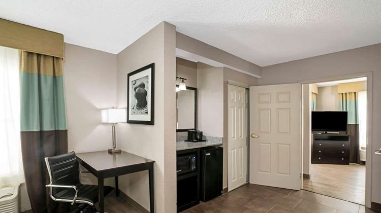 La Quinta Inn & Suites Lebanon Suite