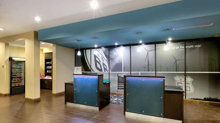 La Quinta Inn & Stes Clinton Lobby