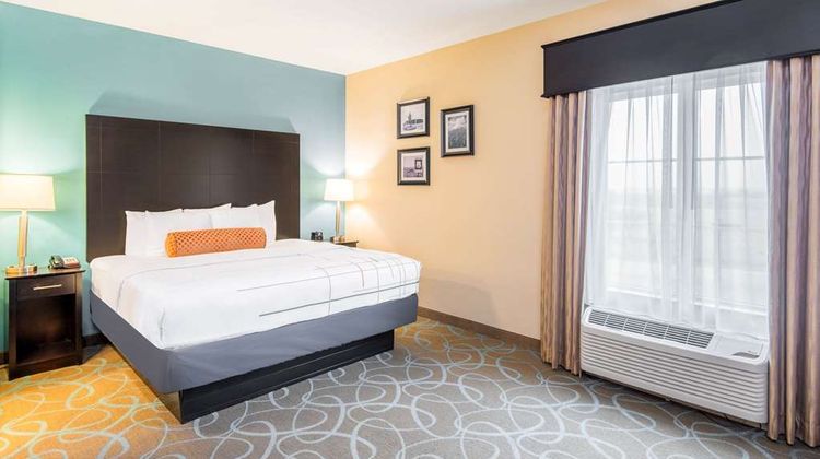 La Quinta Inn & Stes Clinton Suite
