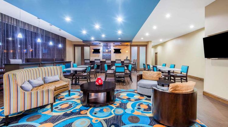 La Quinta Inn & Stes Clinton Lobby