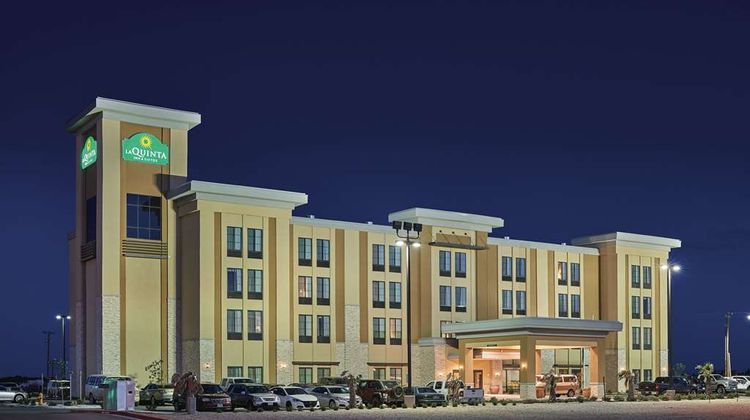La Quinta Inn & Suites Carlsbad Exterior