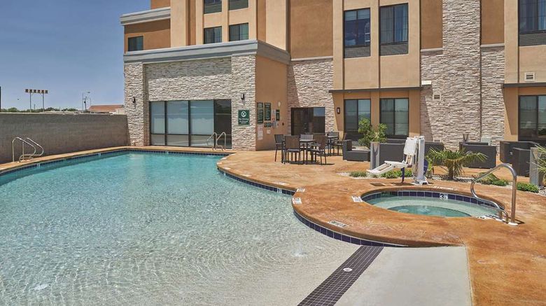 <b>La Quinta Inn & Suites Carlsbad Pool</b>. Images powered by <a href="https://iceportal.shijigroup.com/" title="IcePortal" target="_blank">IcePortal</a>.