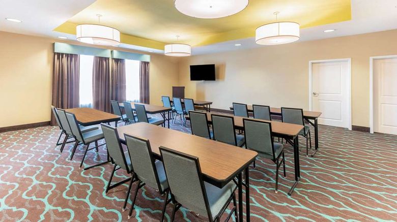 <b>La Quinta Inn & Suites Carlsbad Meeting</b>. Images powered by <a href="https://iceportal.shijigroup.com/" title="IcePortal" target="_blank">IcePortal</a>.