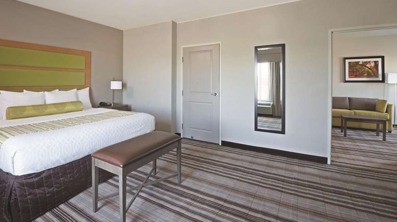 <b>La Quinta Inn & Suites Paducah Suite</b>. Images powered by <a href="https://iceportal.shijigroup.com/" title="IcePortal" target="_blank">IcePortal</a>.