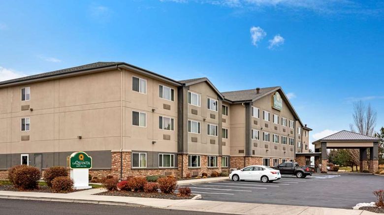 <b>La Quinta Inn & Suites by Wyndham Exterior</b>. Images powered by <a href="https://iceportal.shijigroup.com/" title="IcePortal" target="_blank">IcePortal</a>.
